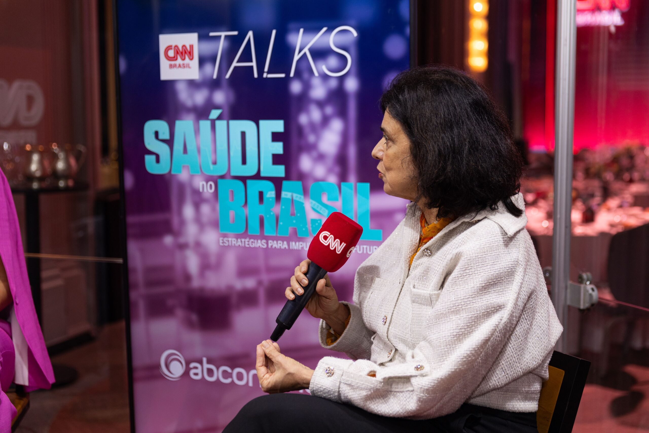 Problema da Covid-19 é fake news, diz ministra da Saúde ao CNN Talks