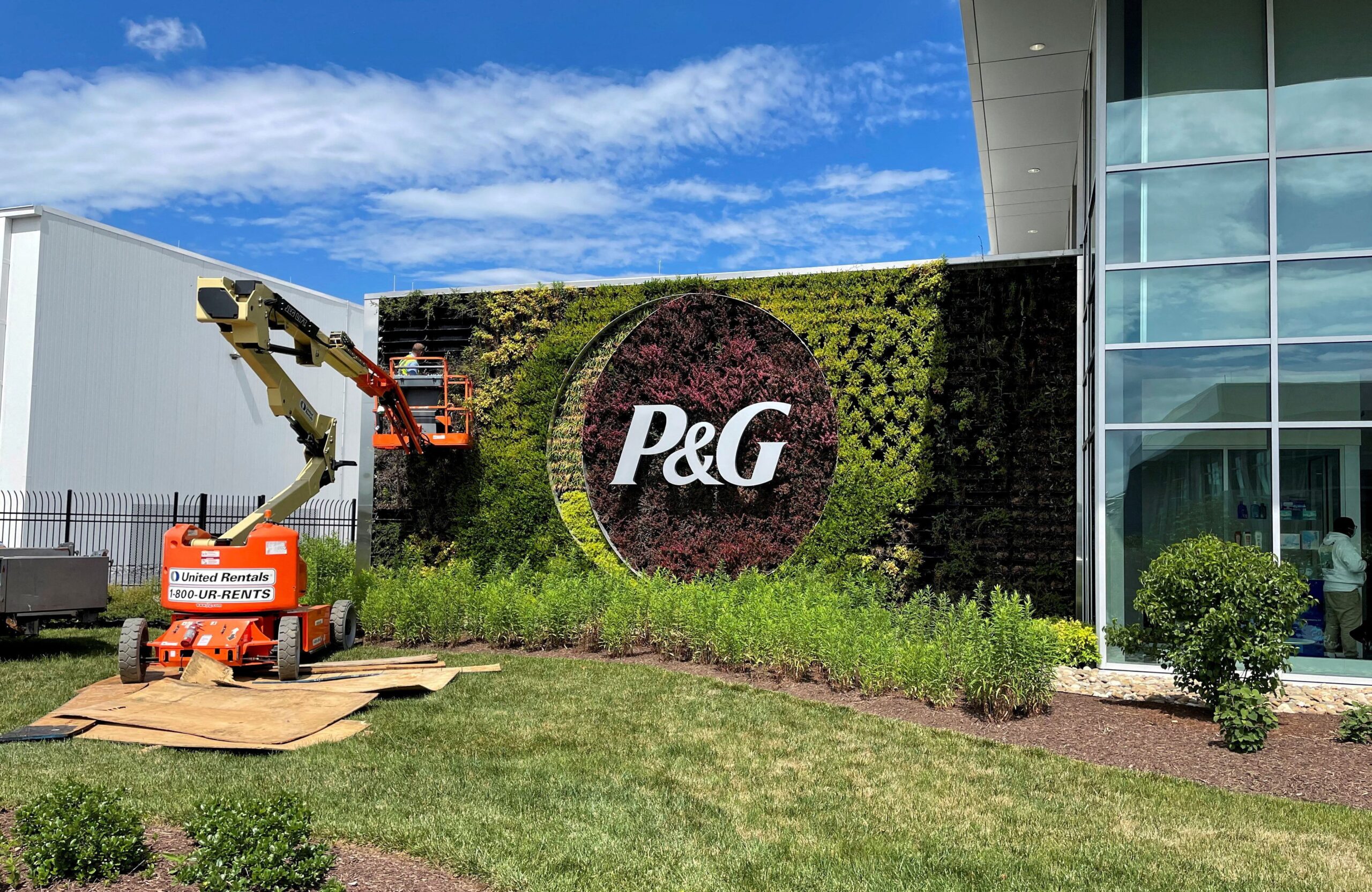 Procter & Gamble tem lucro acima do esperado, mas vendas decepcionam