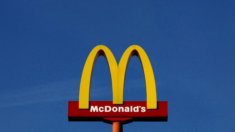 Redes de fast-food retiram cebolas de cardápio após surto de E. coli no McDonald’s