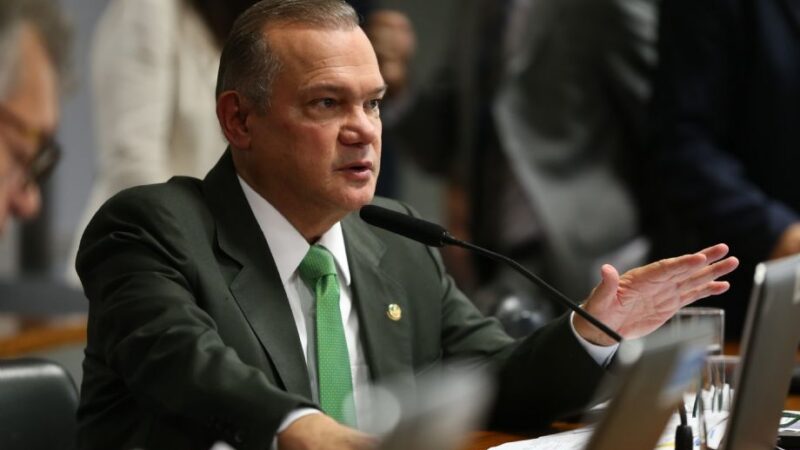 Senador diz não ter medo de disputa interna, mas quer que PL considere tempo de filiação para apoiá-lo em 26