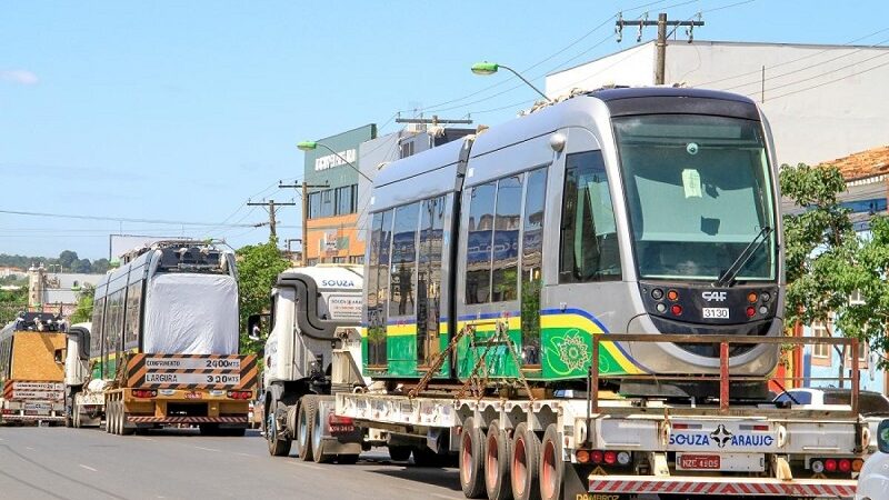 Vagões do VLT são retirados do aeroporto em Várzea Grande e transferidos para Bahia – Jornal Advogado – Em Mato Grosso