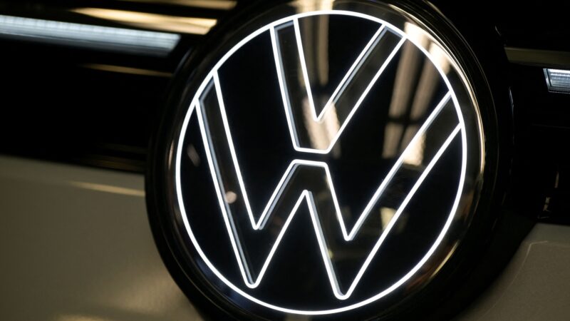 Volkswagen: montadora deve fechar pelo menos três fábricas na Alemanha e prevê demissões