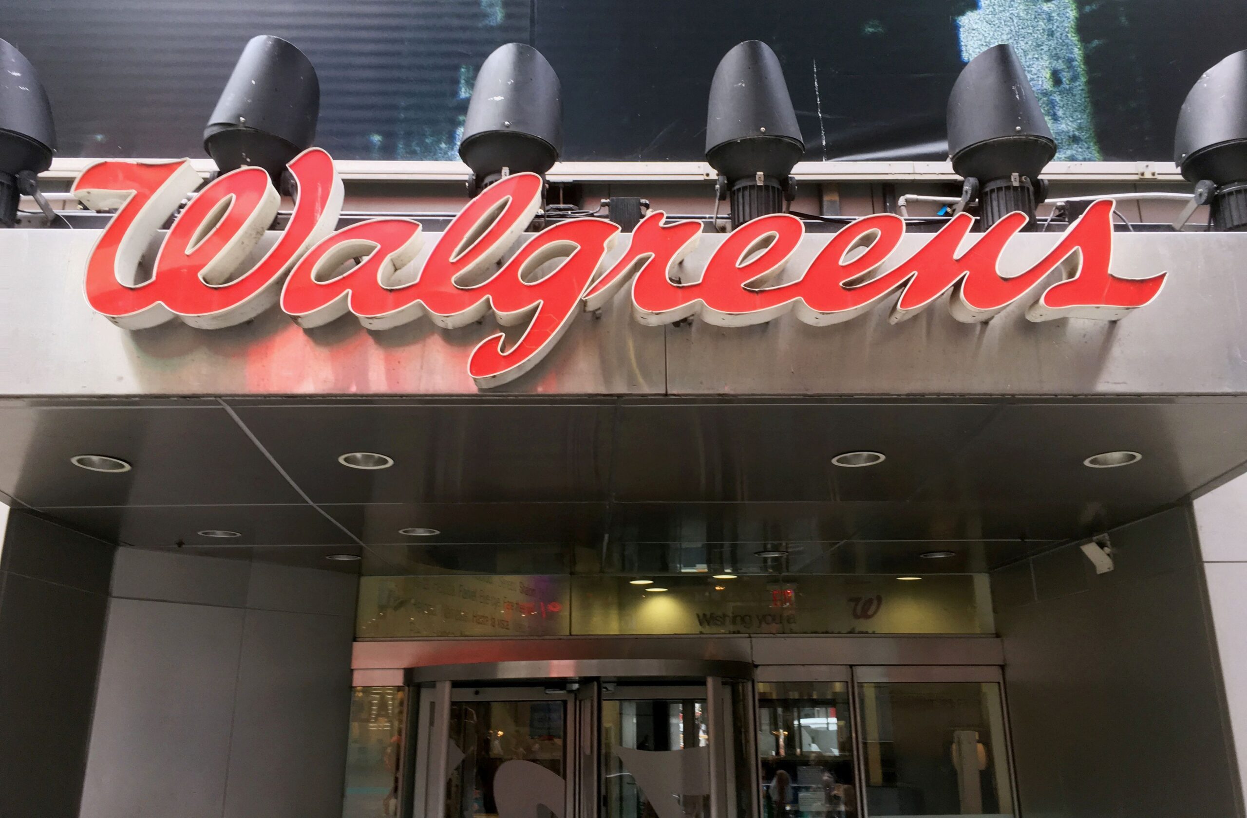 Walgreens, gigante de farmácias americana, anuncia fechamento de 1.200 lojas