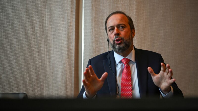 Agências têm que respeitar o presidente da República, diz Silveira