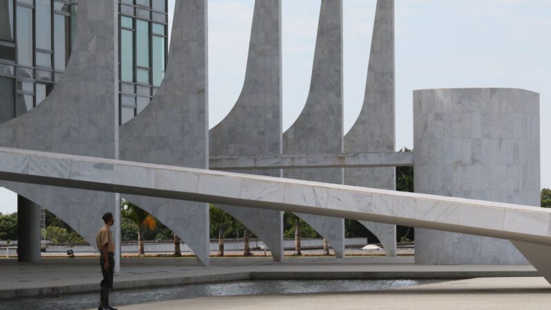 Atentado na praça dos Três Poderes não vai adiar envio de pacote de gastos, dizem fontes