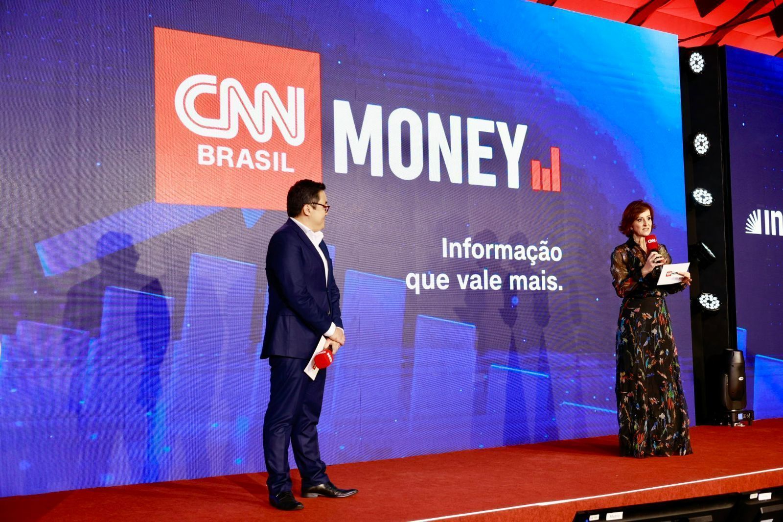 Autoridades participam do lançamento do CNN Money; veja imagens