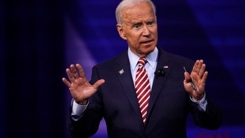 Biden proíbe novas explorações de petróleo e gás em grande área marítima dos EUA