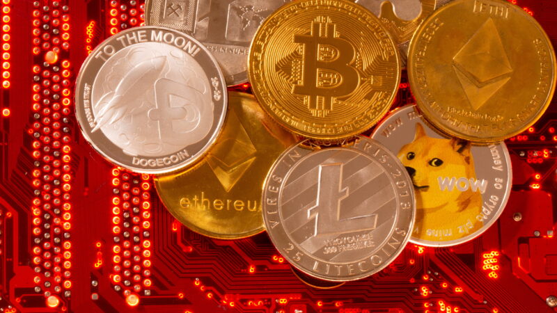 Bitcoin recua a menos de US$ 70 mil à espera de juros e eleições nos EUA