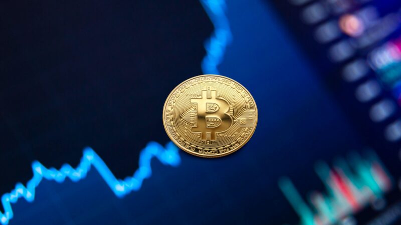 Bitcoin supera US$ 80 mil pela 1ª vez com otimismo por governo Trump