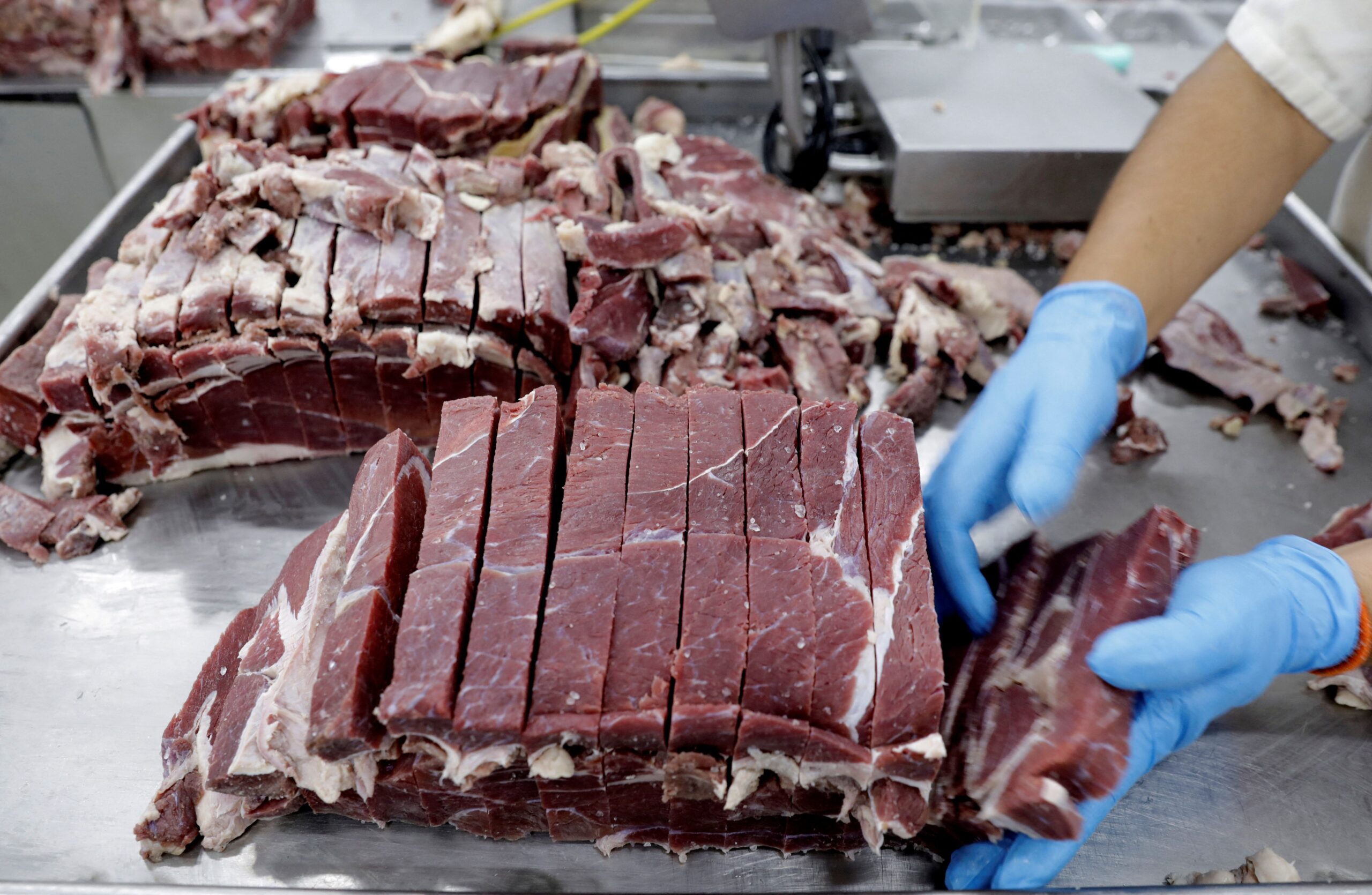 Boicote ao Carrefour: frigoríficos interrompem fornecimento de carne à rede brasileira; entenda