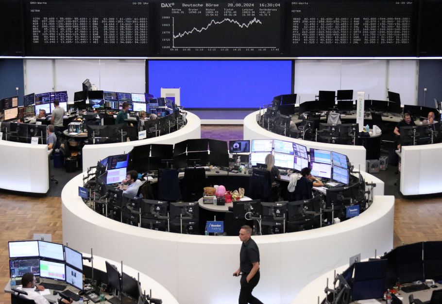 Bolsas da Europa sobem com noticiário de empresas, de olho em revisão do PIB e ata do BCE