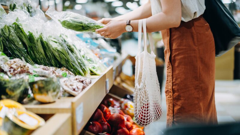 Alimentos e câmbio: inflação deve seguir tendência de alta em 2025, dizem economistas