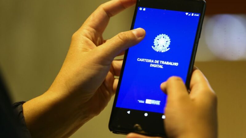 Criação de empregos formais cai quase pela metade em outubro, diz Caged