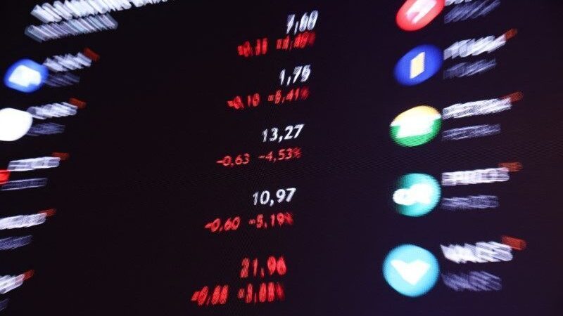 Dólar recua 0,85% na semana, a R$ 5,78; Ibovespa fica estável