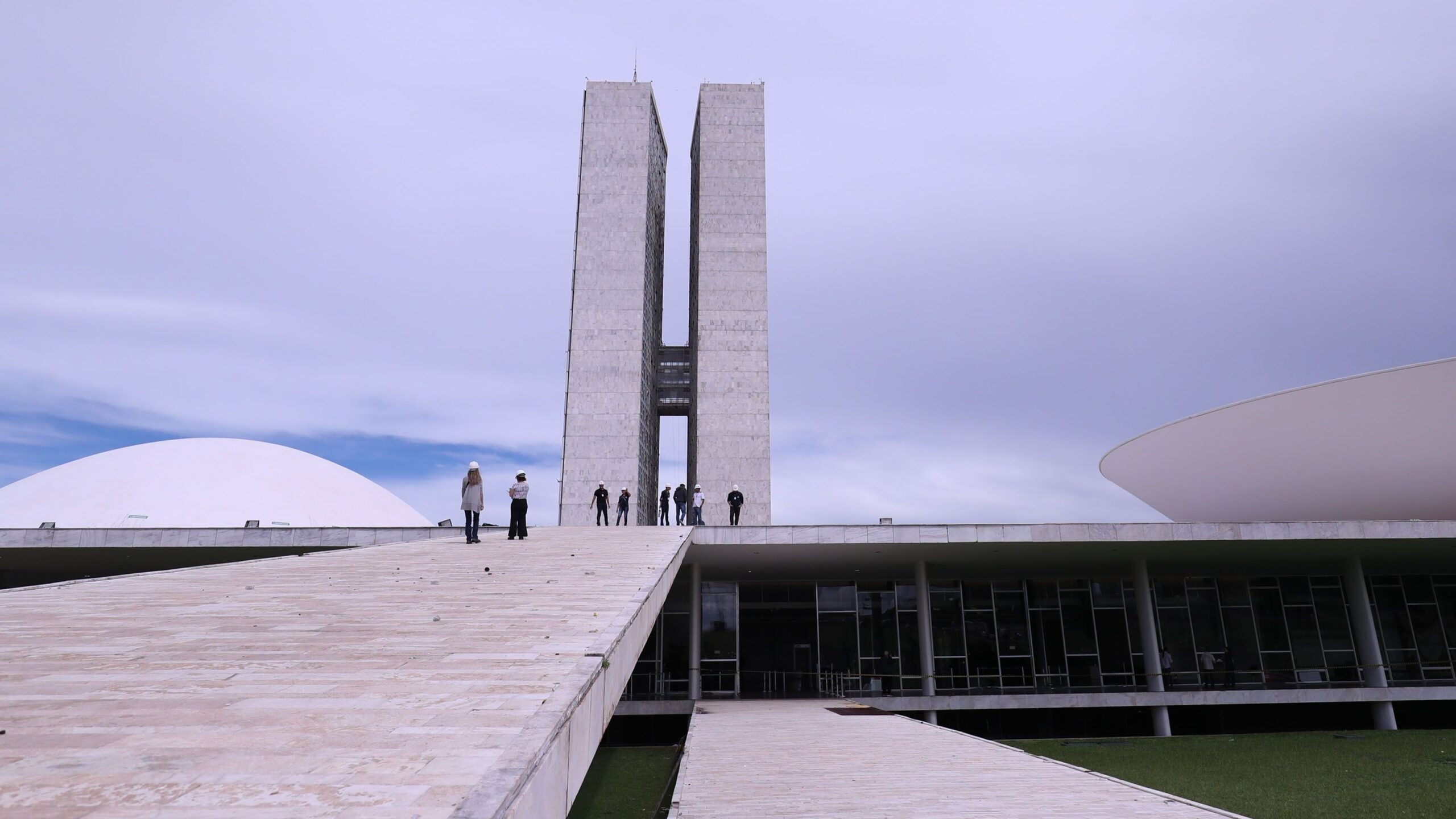 Emendas impositivas comprometem mais de 16% das despesas livres do governo, diz estudo