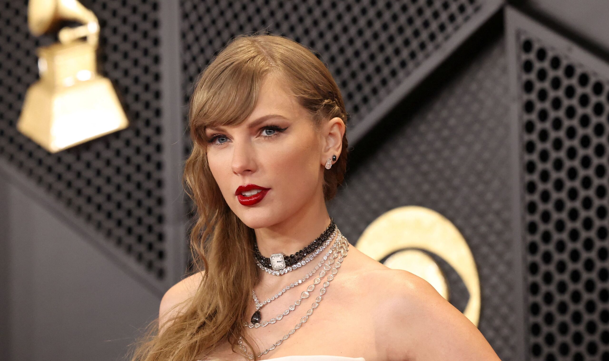 Fãs de Taylor Swift aproveitam Black Friday para comprar álbum de vinil e novo livro da cantora