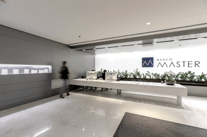 Fitch eleva rating de longo prazo do Banco Master de “B+” para “A-”
