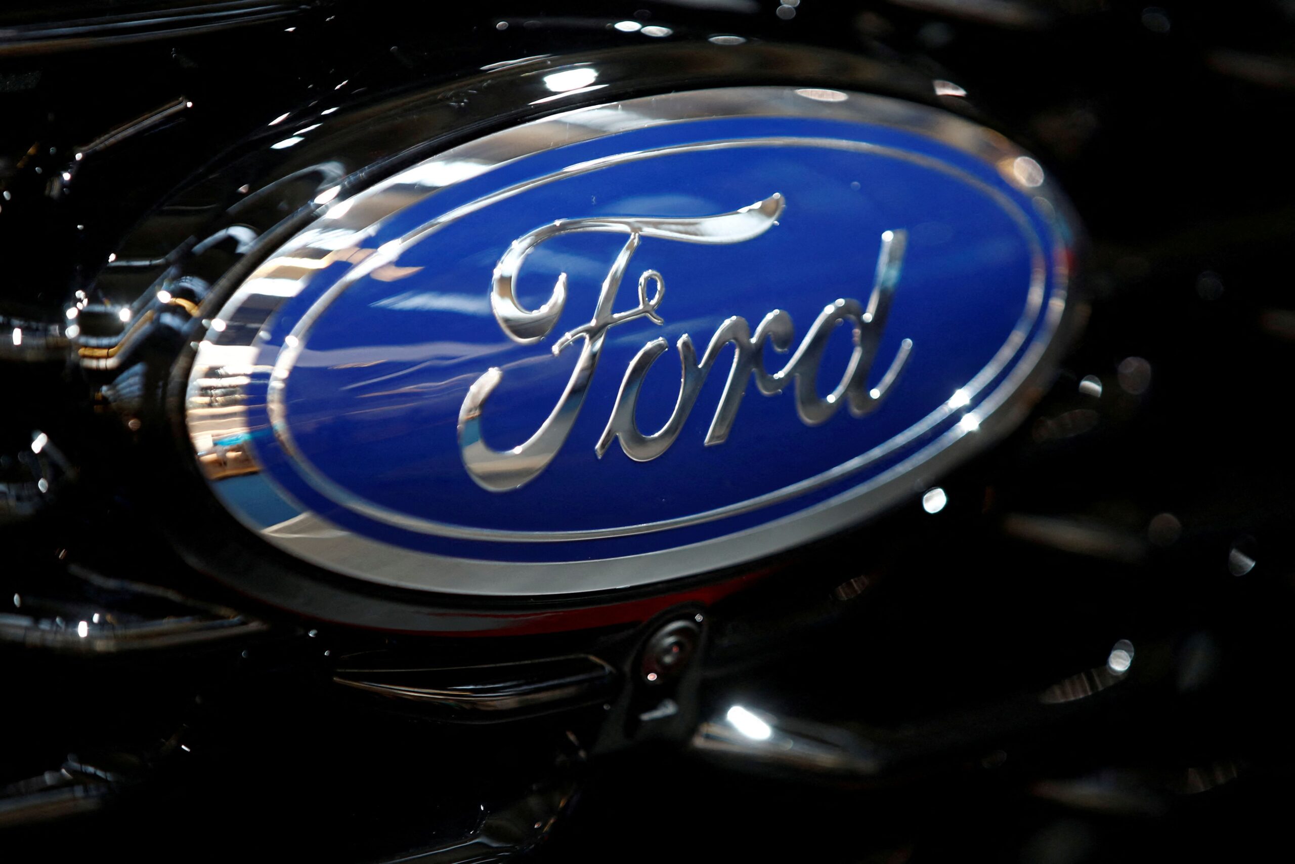 Ford vai cortar 4 mil empregos na Europa com queda de elétricos e competição chinesa
