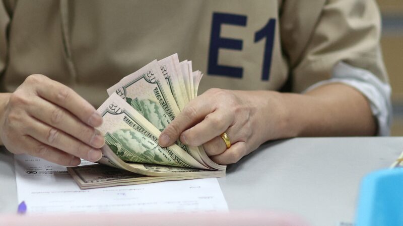 Quando a alta do dólar vai afetar o bolso dos brasileiros? Veja principais pontos