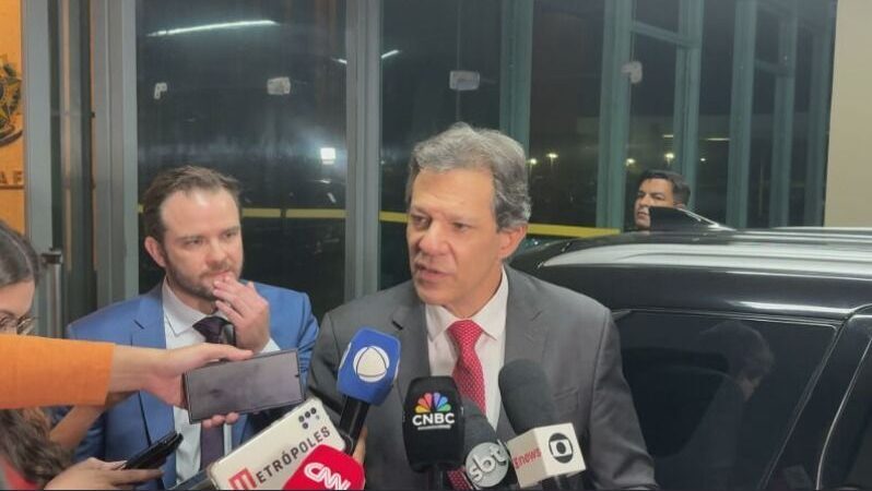 Lula pediu a inclusão de mais um ministério na lista de corte de gastos, diz Haddad