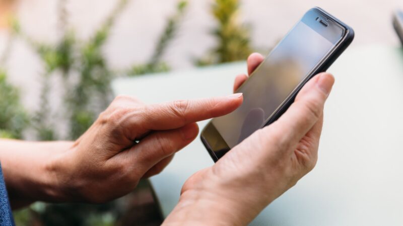 Mais da metade das empresas de comércio utilizam WhatsApp para vendas, aponta pesquisa