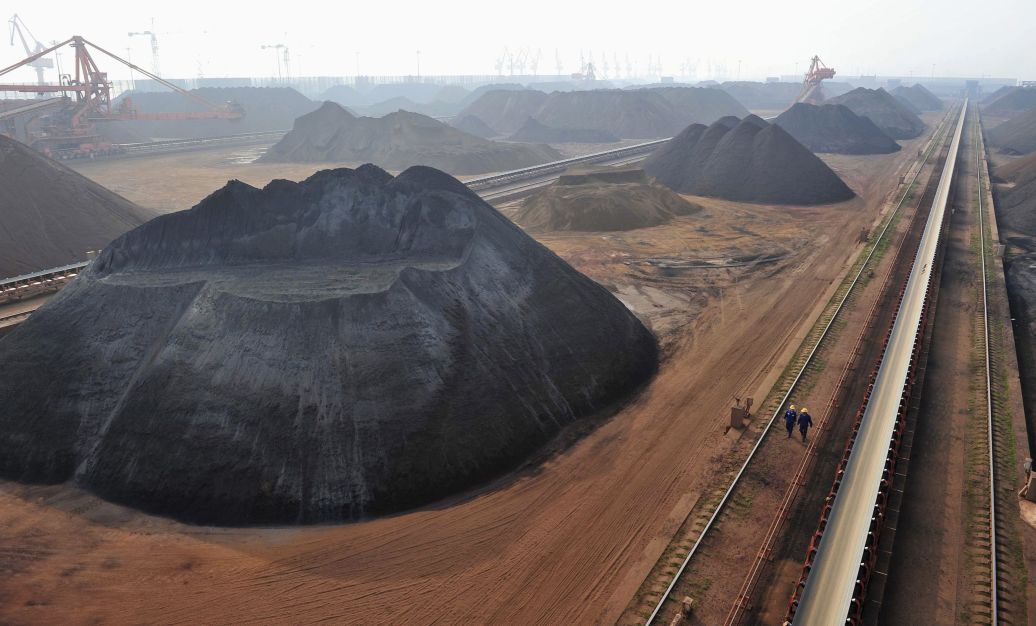 Minério de ferro cai com oferta mais firme e perspectiva fraca para mercado de aço