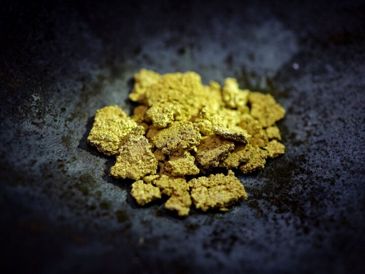 Ouro atinge nova máxima histórica em meio a tensões geopolíticas