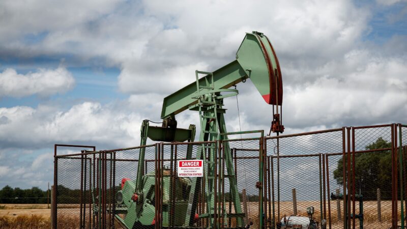Petróleo fecha em queda com cessar-fogo entre Israel e Hezbollah