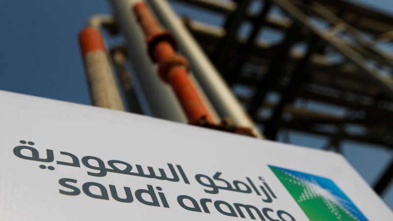 Petrolífera Saudi Aramco tem queda no lucro do 3º trimestre para US$ 27,5 bi