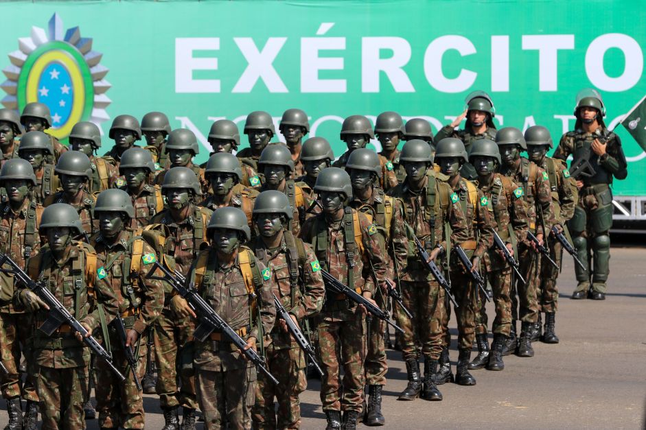 Proposta de redução da idade de aposentadoria militar traria economia de R$ 12 bilhões, avalia CLP