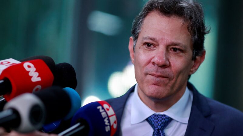 Rombo de R$ 28,7 bilhões nas contas públicas quase estoura meta fiscal