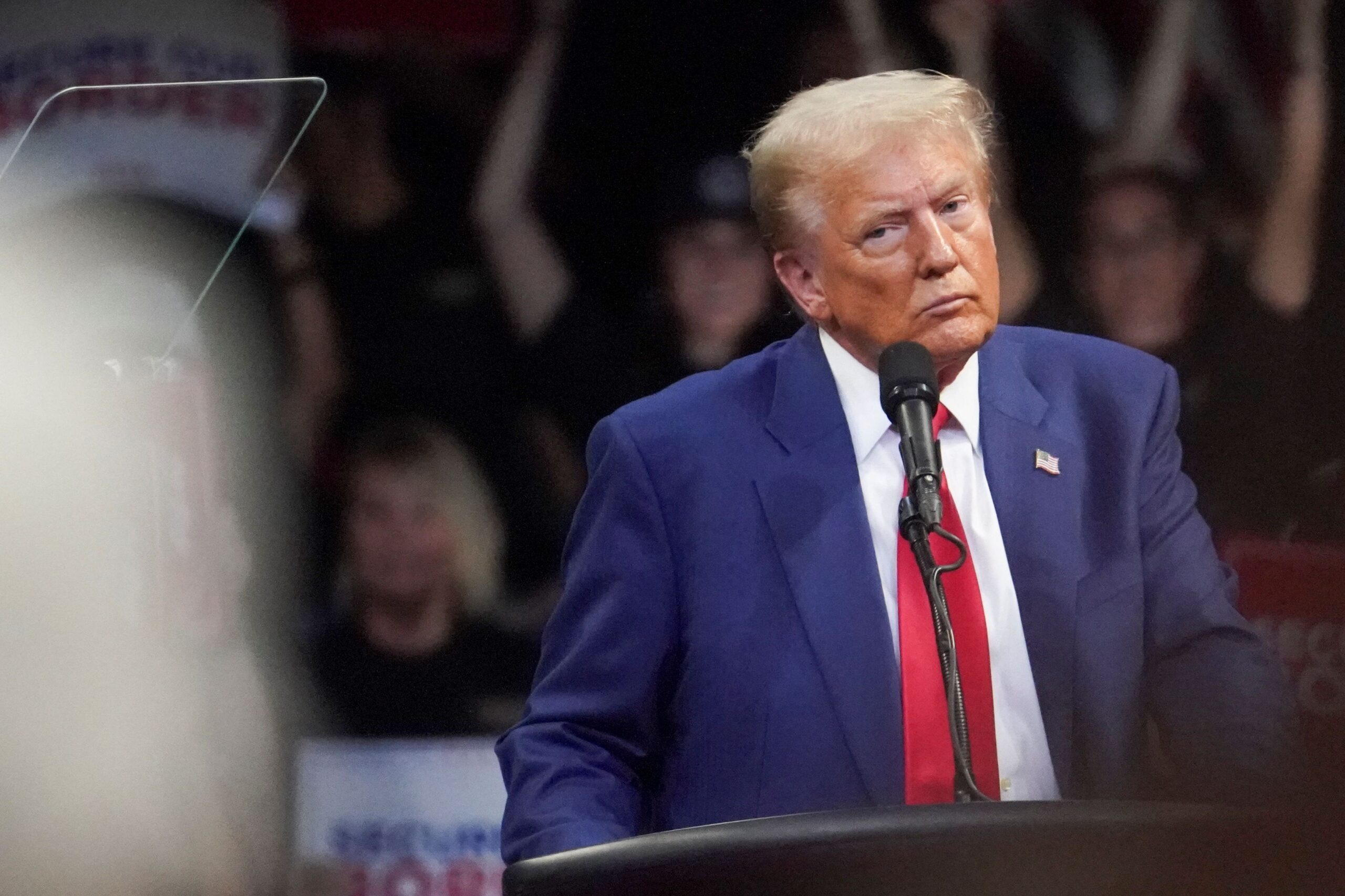 Trump pode endurecer posição sobre petróleo do Irã, mas luta para conter o fluxo