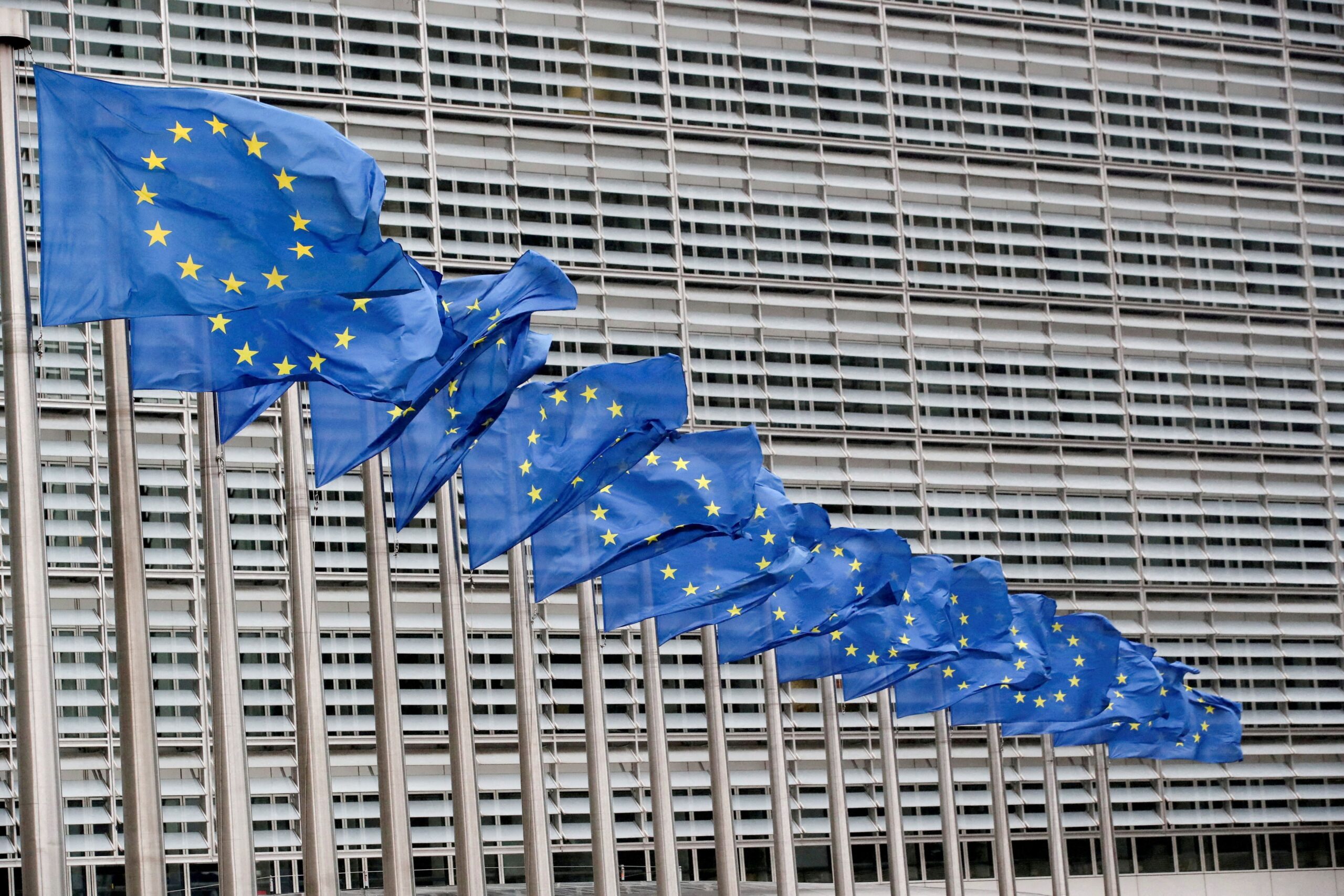 UE corta previsão para alta do PIB da zona do euro em 2025