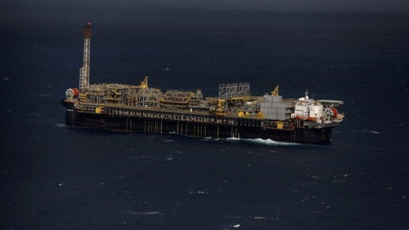 AIE corta previsão para demanda global por petróleo neste ano, mas eleva a de 2025