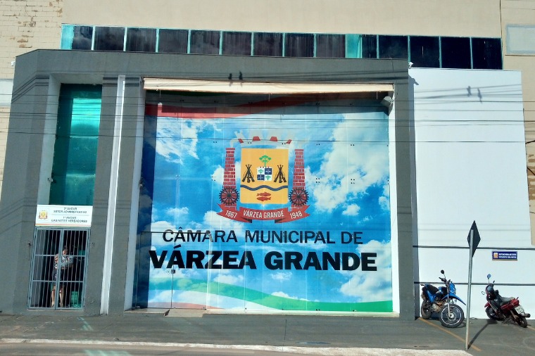 Após notificação do MP, vereadores de Várzea Grande voltam a aprovar aumento do próprio salário para R$ 18 mil