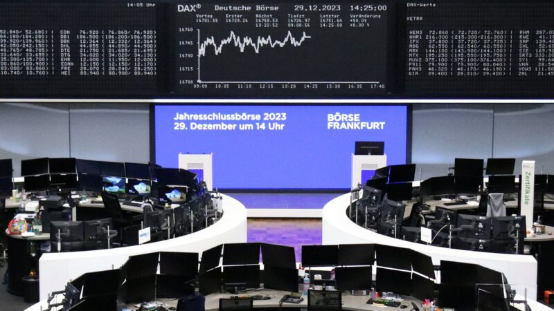 Bolsa da Alemanha fecha acima de 20 mil pontos; mercado observa França