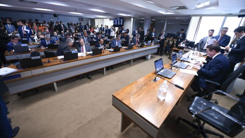Comissão do Senado aprova três indicados de Lula para diretoria do BC