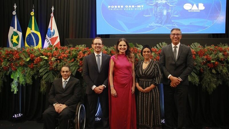 Defendendo uma advocacia forte e una, Gisela Cardoso toma posse na OAB-MT com diretores e conselheiros em cerimônia prestigiada por advocacia de todo o Estado