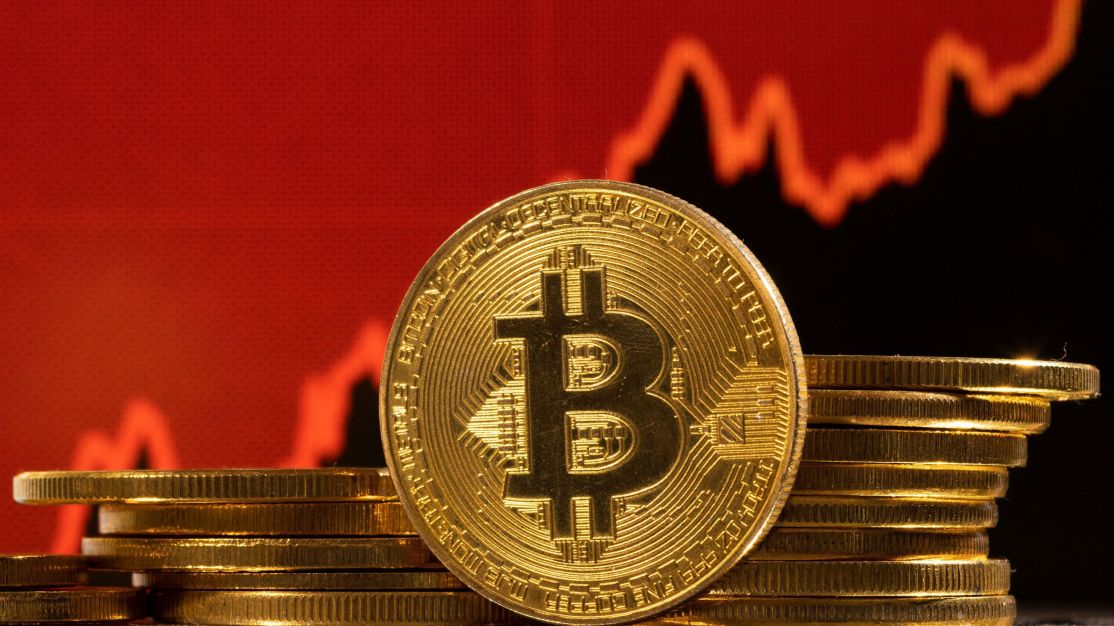 Efeito Trump: bitcoin ultrapassa marca de US$ 100 mil pela primeira vez na história