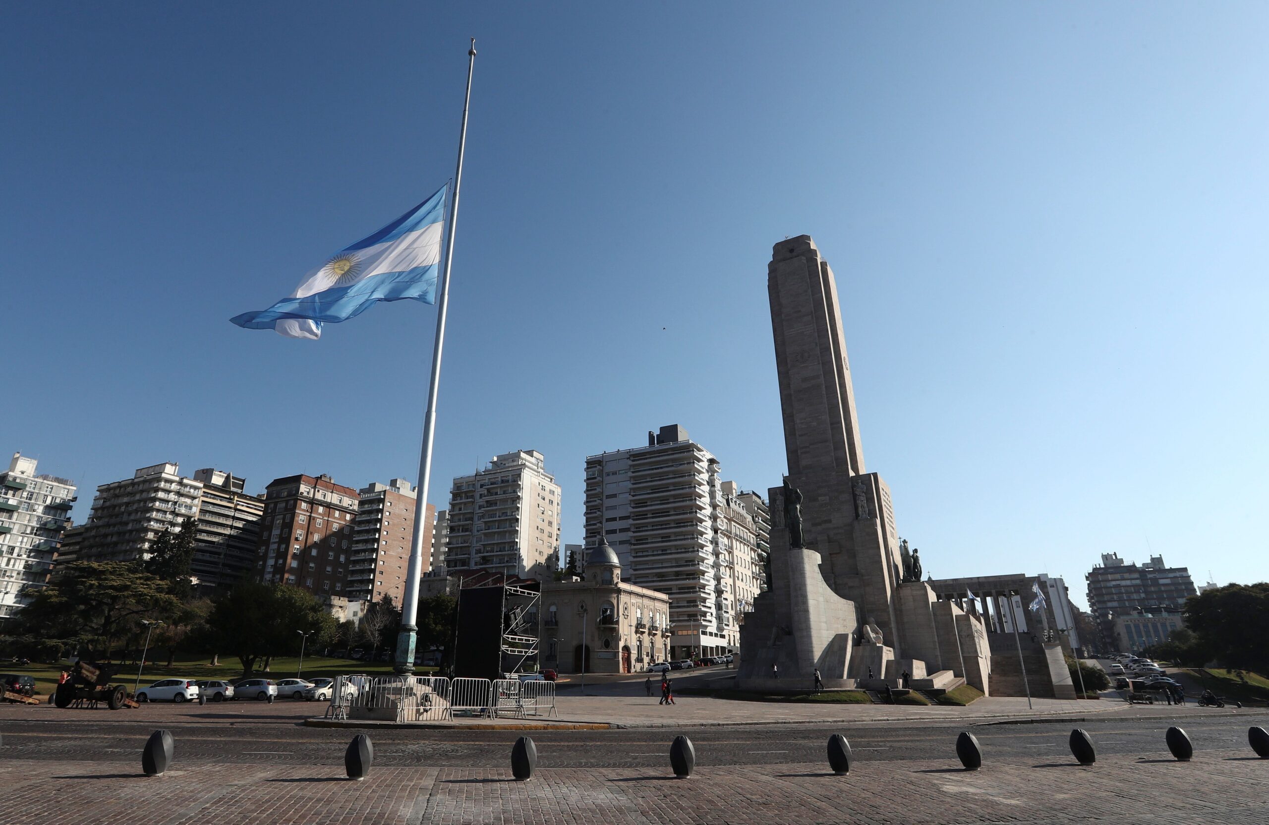 Exportações brasileiras para Argentina caem 25% em meio a ajuste de Milei e dificuldade na relação dos países