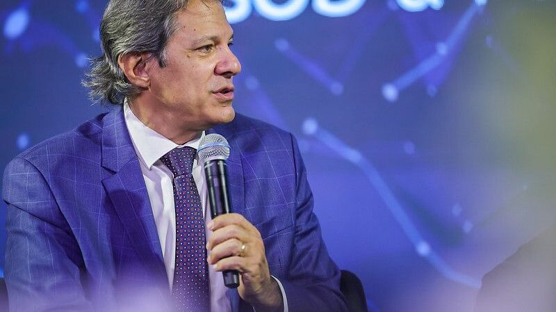 Lula nunca pressionou um presidente do BC a baixar juros, diz Haddad