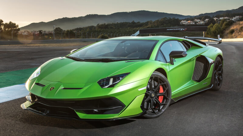 Lamborghini adia lançamento de 1º elétrico da marca para 2029