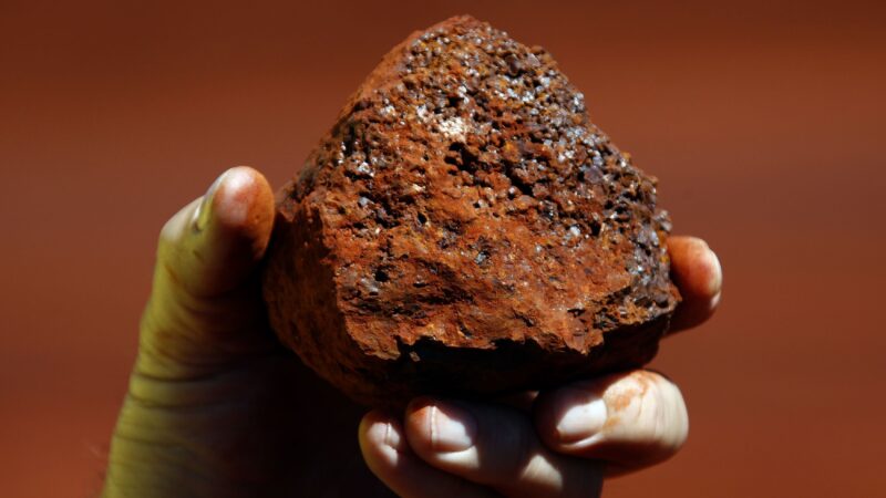 Incerteza sobre tarifas dos EUA interrompe alta do minério de ferro