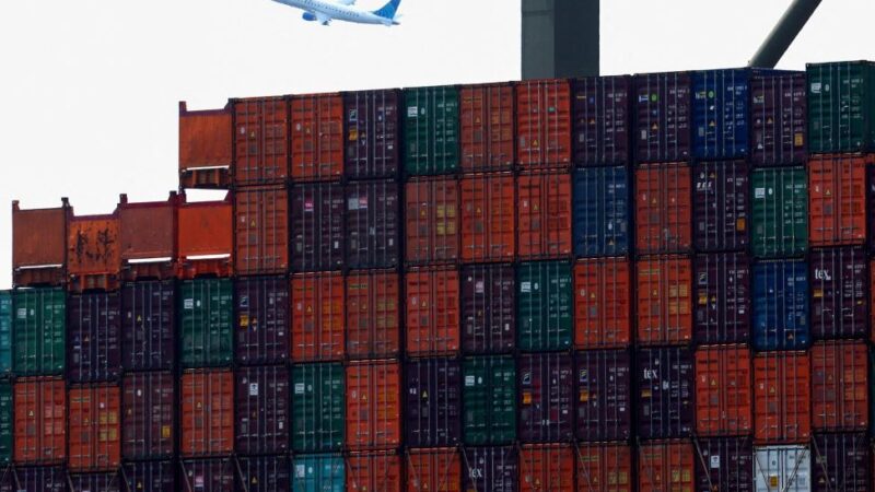 Preços de importados nos EUA têm leve alta em novembro