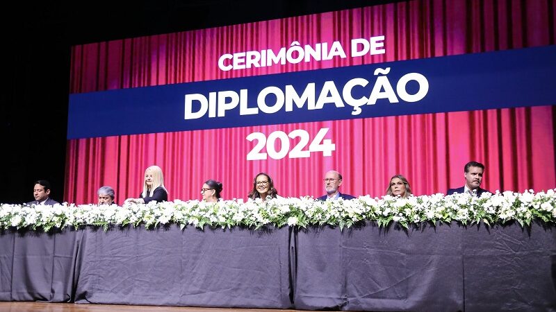 Presidente do TRE-MT da posse aos candidatos eleitos e destaca respeito a princípios republicanos em diplomação de Cuiabá
