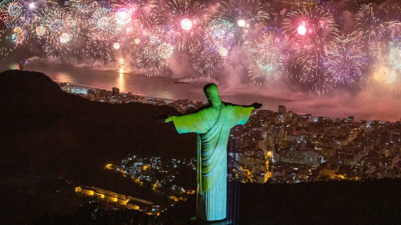 Réveillon 2025 deve movimentar mais de R$ 3 bilhões no Rio, diz prefeitura 