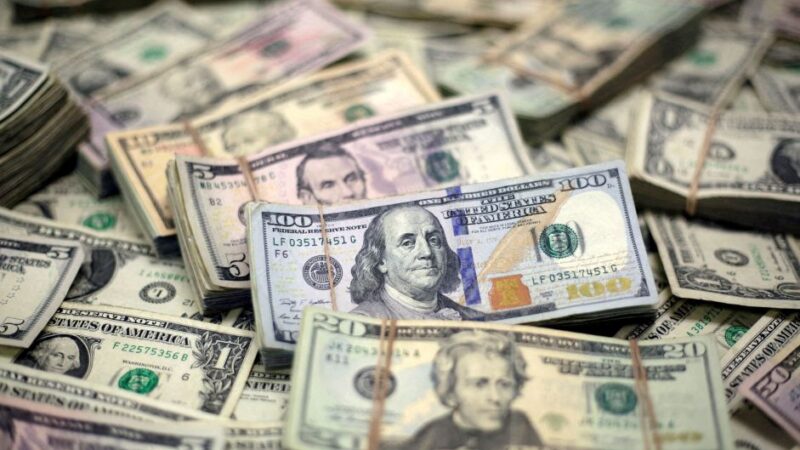 Dólar sobe com inflação dos EUA e tarifas de Trump em foco