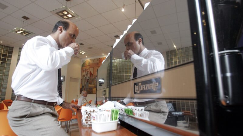 Serviços no Brasil perde força em novembro com fraqueza de novos negócios, mostra PMI