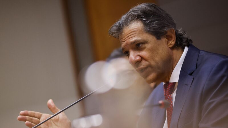 Temos que corrigir escorregada do dólar, diz Haddad