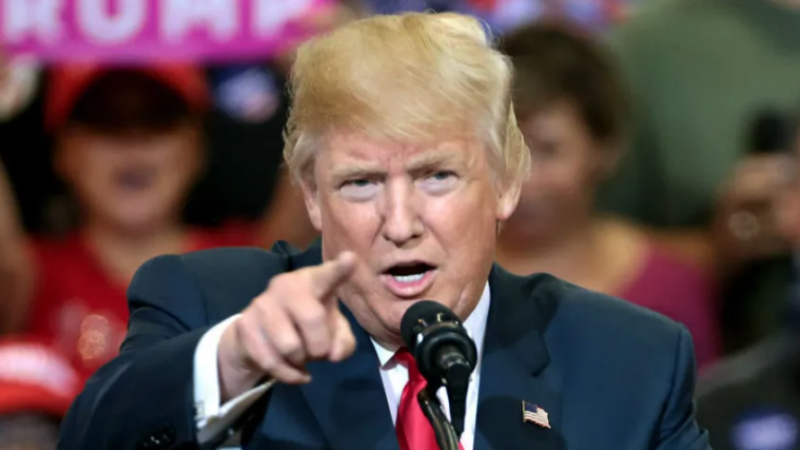 Quem investir US$ 1 bi nos EUA receberá “licenças totalmente rápidas“, diz Trump